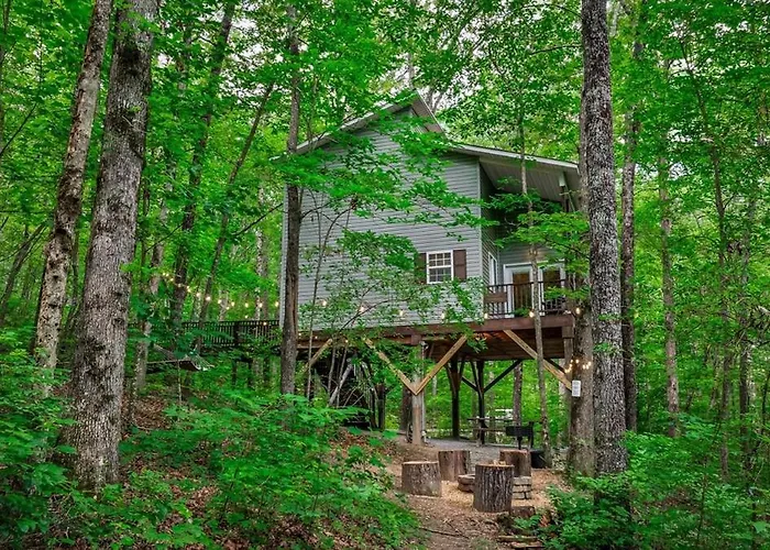 Peaceful Hideaway Treehouse Near Little River Canyon
