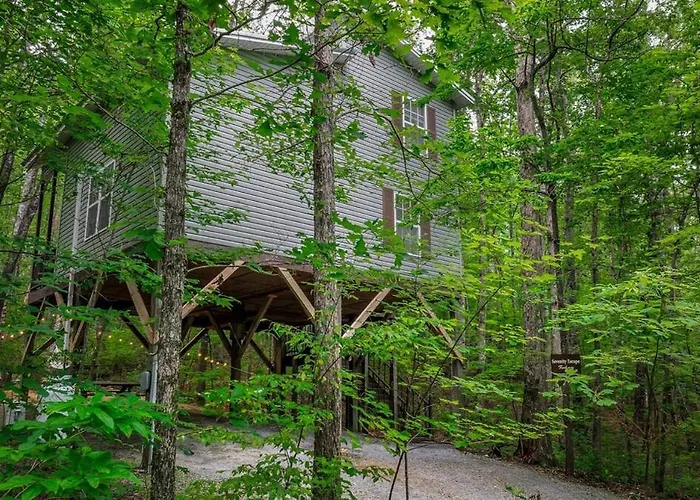 Serenity Escape Treehouse On 14 Acres Near Little River Canyon