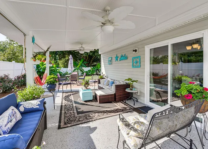 Bluffton Getaway W/ Fenced Yard: 7 Mi To Beach!