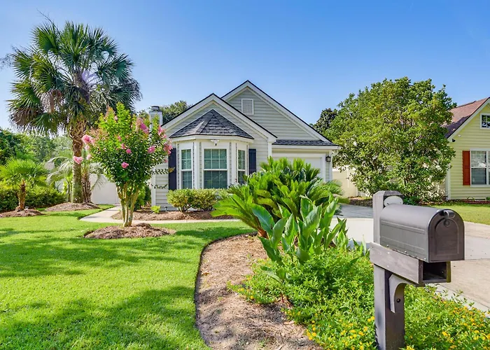 Bluffton Getaway W/ Fenced Yard: 7 Mi To Beach!