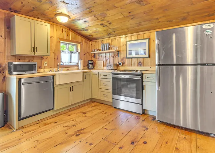 Rustic Cabin Retreat On Rangeley Lake!