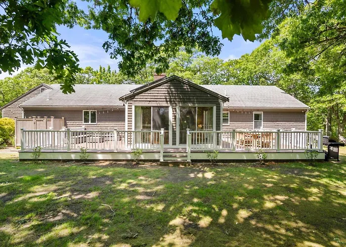 Classic Home Close To Ponds Dog Welcome