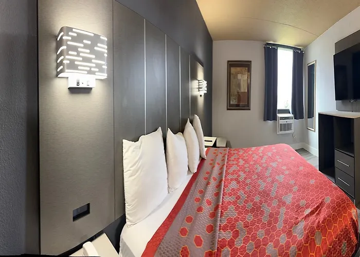 Coratel Inn And Suites By Jasper Roseville