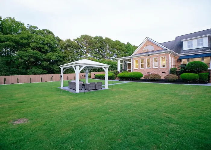 Retreat Estate In Apex Nc