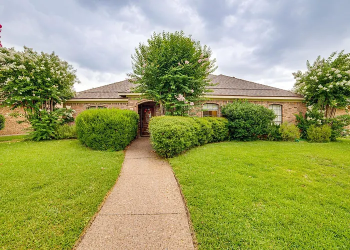 Pet-Friendly Home W/ Pool - 8 Mi To Central Plano!