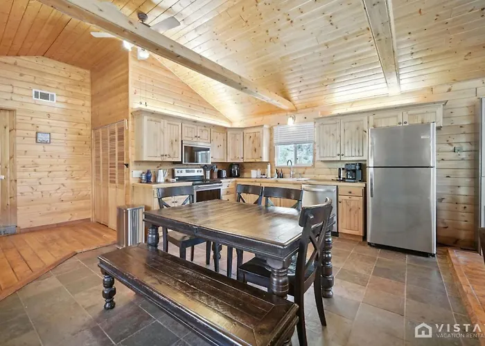 Stunning Log Cabin Close To Panguitch Lake