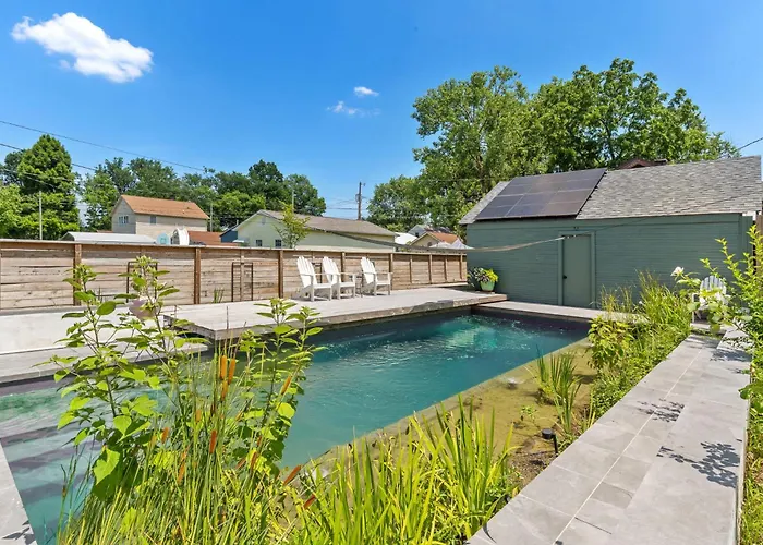 Urban Lakeside Retreat