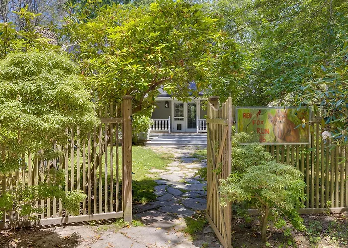 20-Acre Hamptons Nature Escape W/ Hot Tub & Pool