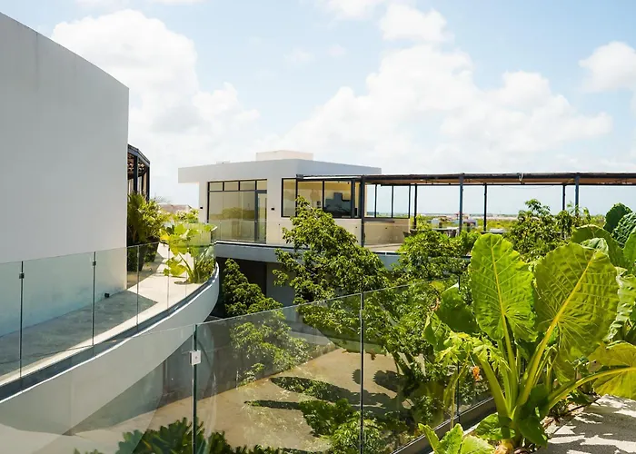 Mistiq Gardens