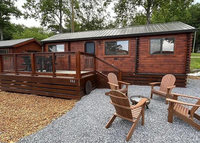 Cowan Creek Lodges