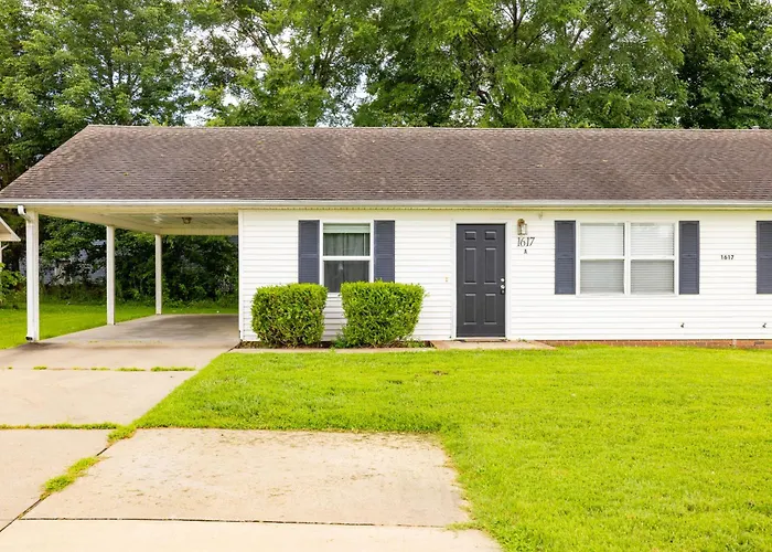 2 Bed 1 Bath In-Unit Laundry, Pet Friendly,Carport