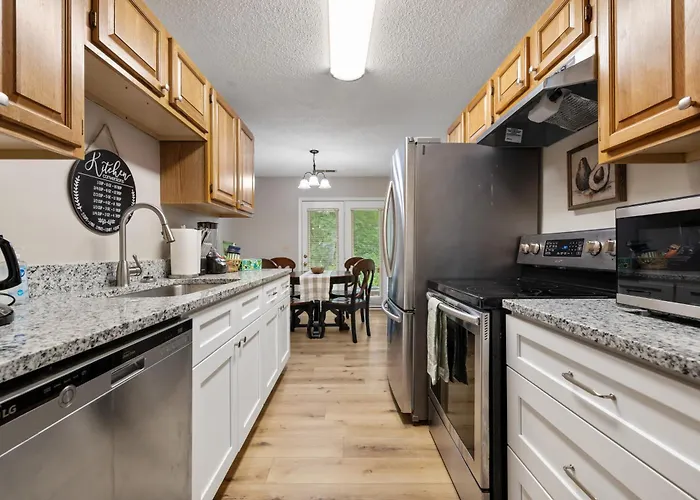 2 Bed 1 Bath In-Unit Laundry, Pet Friendly,Carport