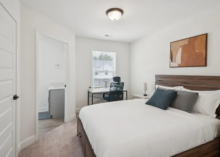 Arte Luxury Townhomes Q4 I Comfy 2 Bed 25 Bath