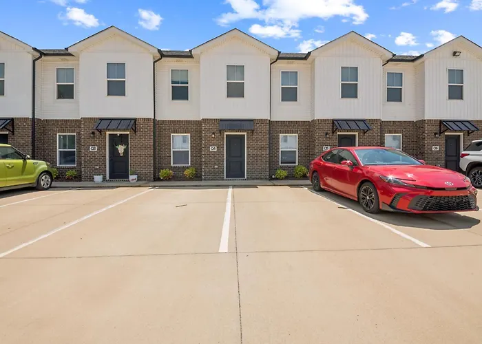 Arte Luxury Townhomes Q4 I Comfy 2 Bed 25 Bath