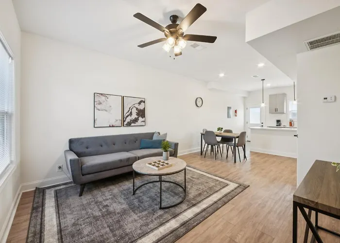 Arte Luxury Townhomes K3 I Comfy 2 Bed 25 Bath