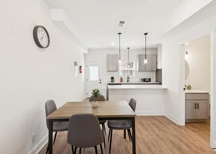 Arte Luxury Townhomes E2 I Comfy 2 Bed 25 Bath