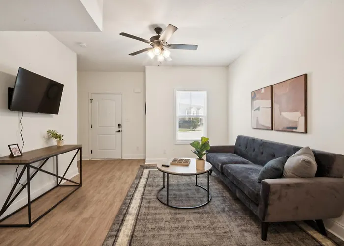 Arte Luxury Townhomes D6 I Comfy 2 Bed 25 Bath
