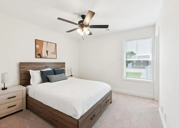 Arte Luxury Townhomes E2 I Comfy 2 Bed 25 Bath