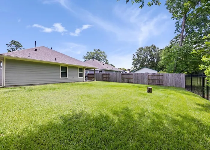 Spacious 3Br Conroe Home Sleeps 12 With Fenced Yard & Games
