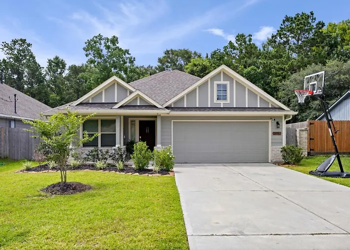 Spacious 3Br Conroe Home Sleeps 12 With Fenced Yard & Games