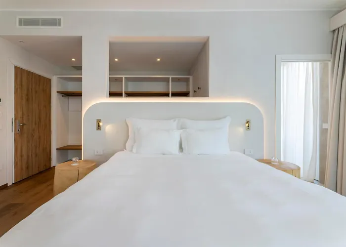 Hi Hotels Sirmione - Heated Lakeview Pool