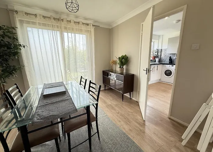 Perfect For Workers, Wifi, Parking, Central Location