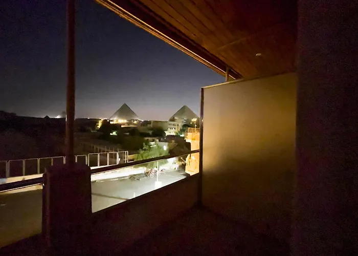 Akhnaton Pyramids View Hotel With Rooftop Access & Free Airport Pickup