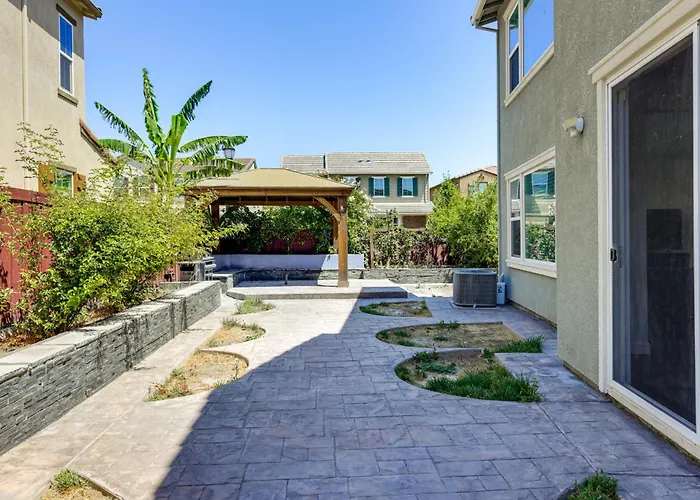 Walk To Parks: Mountain House Retreat W/ Patio!