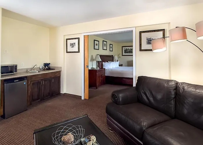 Canmore Inn & Suites