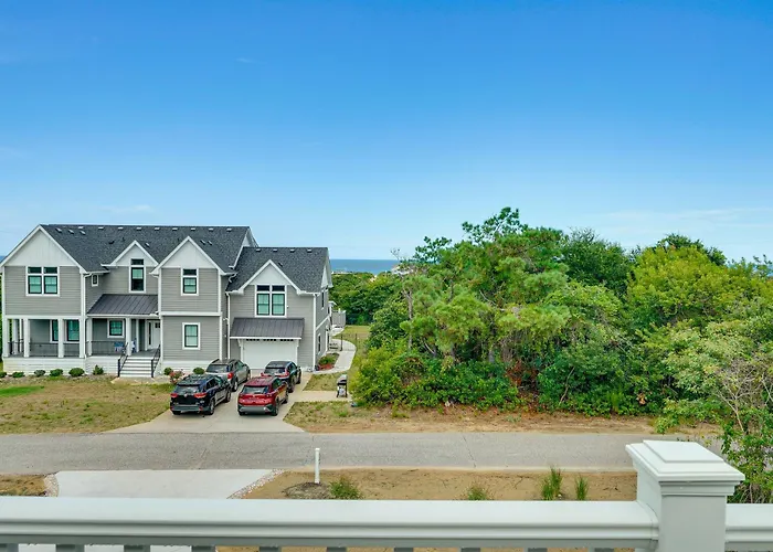 Walk To Beach: Southern Shores Retreat W/ Hot Tub