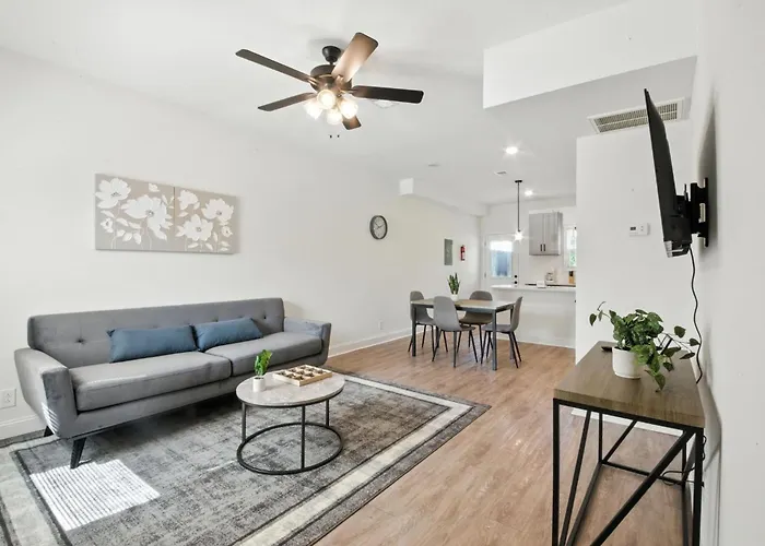 Arte Luxury Townhomes O5 I Comfy 2 Bed 25 Bath