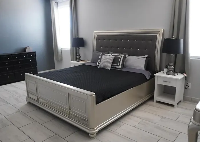 Lovely White Grey Home 3 Bedrooms