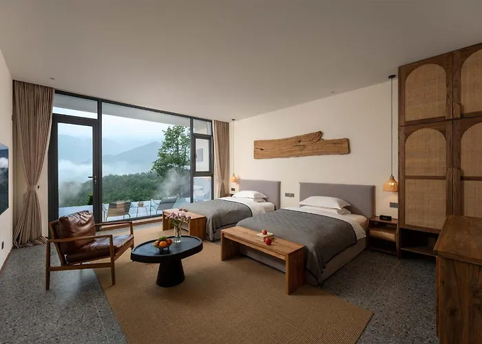Jianglu Fengchuiyuntai Hotel