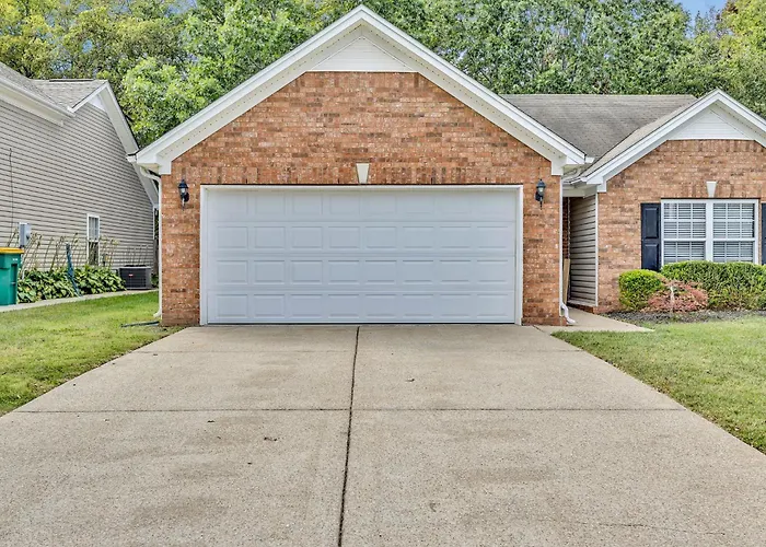 Cozy And Spacious Spring Hill 3Br 2Bath Home