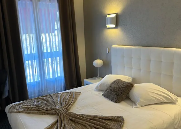 Square Hotel