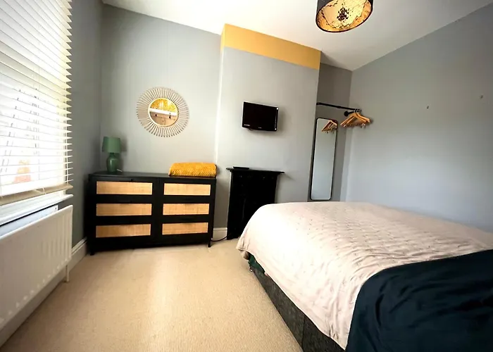 2 Bedroom Hidden Gem In Stamford With Parking
