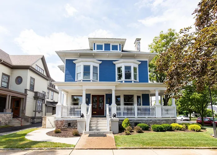 Boutique Style Condo Near Downtown Waterfront