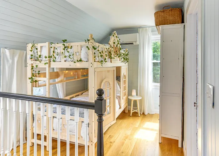 Private Heated Pool: Family Cottage In Plymouth!