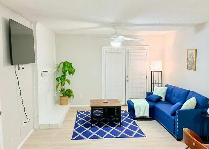 Central 1Br Retreat By Hospital And Tollway