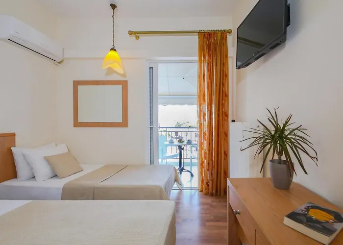 Saronis Hotel