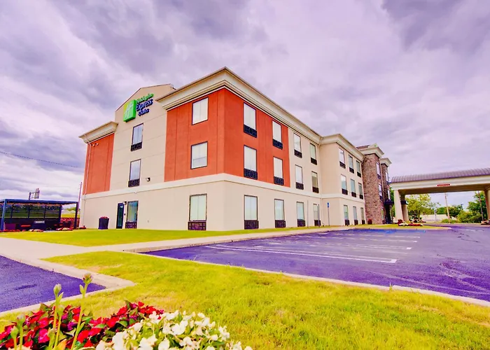 Holiday Inn Express Hotel & Suites Chester By Ihg