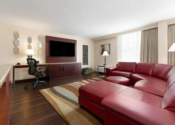 Wyndham Riverfront Hotel