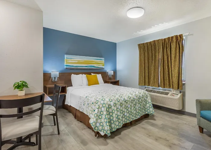 Hometowne Studios & Suites By Red Roof Greensboro
