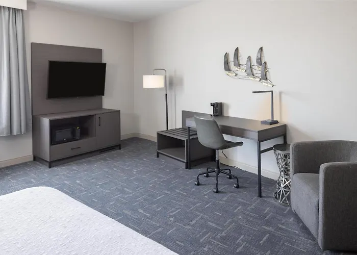 Hampton Inn & Suites Portsmouth Downtown
