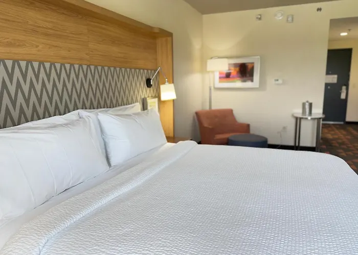 Holiday Inn & Suites - Fayetteville W-Fort Bragg Area By Ihg