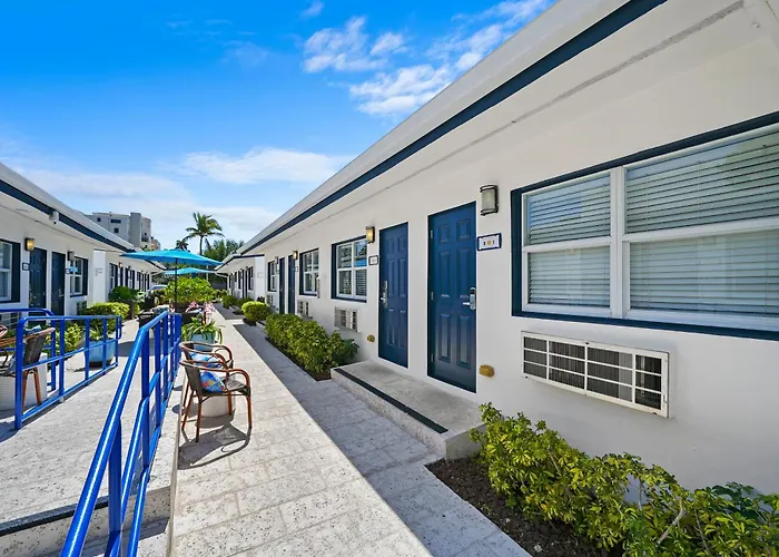 Hollywood Beach Suites And Hotel
