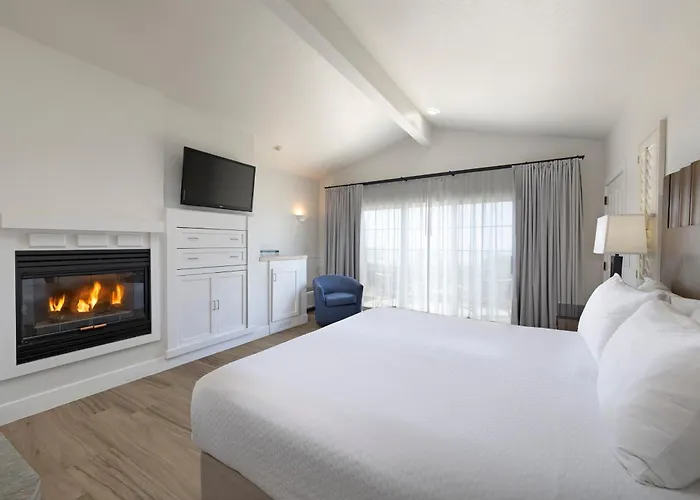 Cambria Landing Inn And Suites