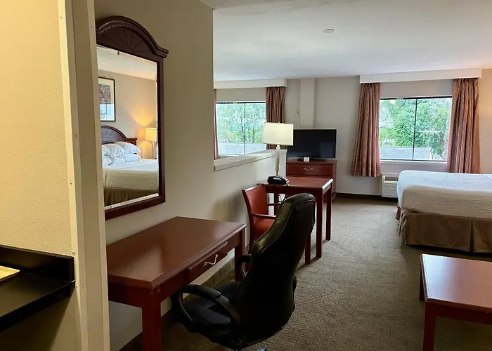 Days Inn & Suites By Wyndham Laurel Near Fort Meade