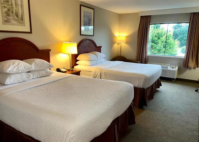 Days Inn & Suites By Wyndham Laurel Near Fort Meade