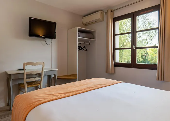 Hotel Village Motel